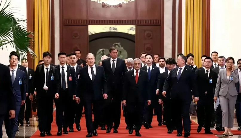 一个显而易见的选择，中美俄，美搞不动中；美搞俄中会确保俄不败，相当于美也搞不定俄