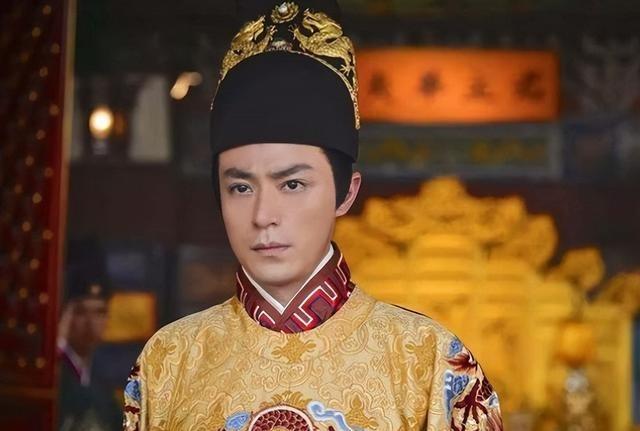 1449年，明英宗被俘虏后，正在蒙古包中睡觉。突然，6个异族美女闯了进来，对英宗