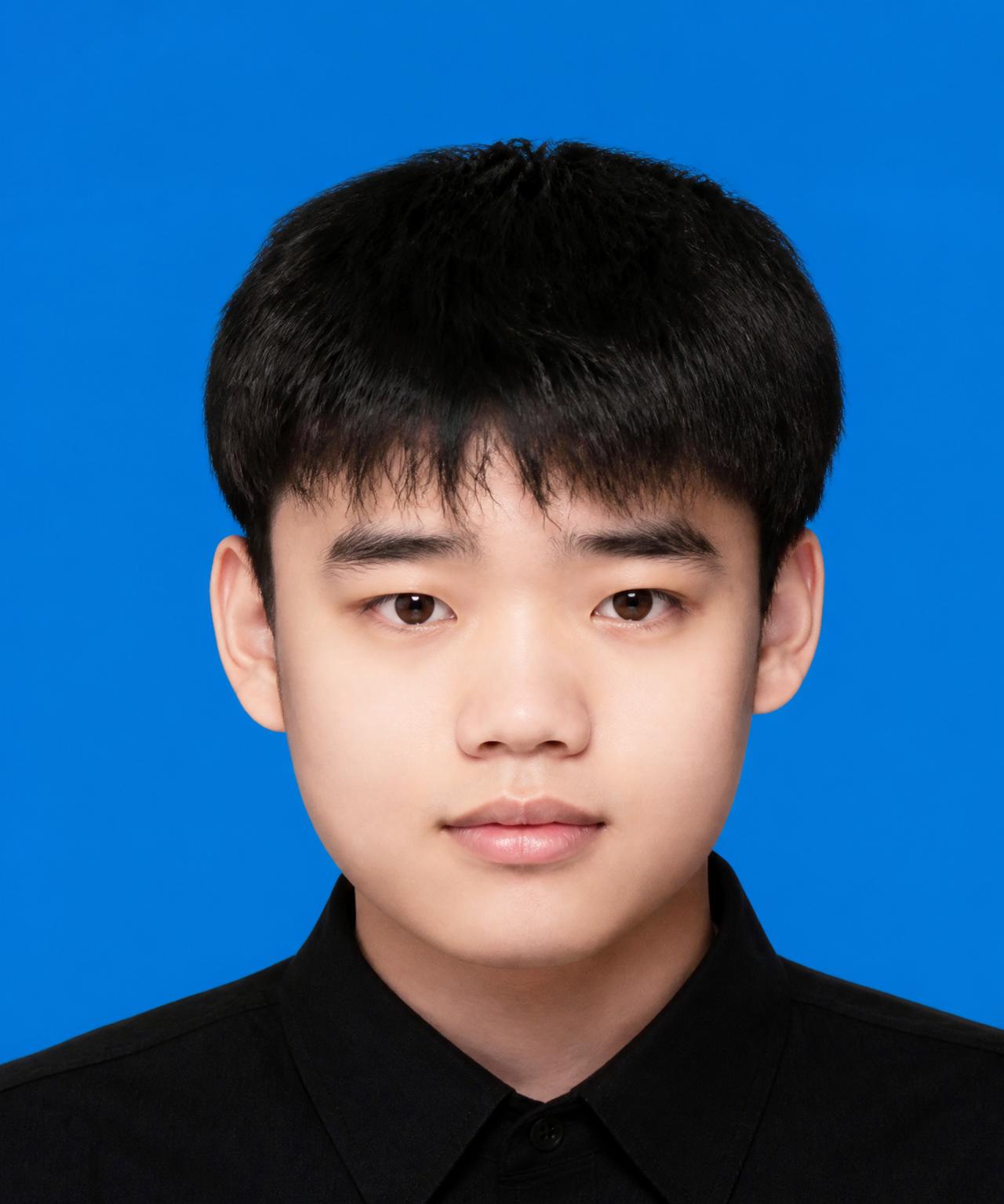 李济崇，男，壮族，2006年7月生，广西壮族自治区南宁市某外卖平台骑手。2025