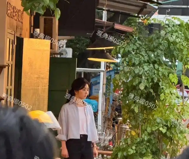 厦门街头偶遇谭松韵，我才恍然大悟，她不大红真不是演技问题