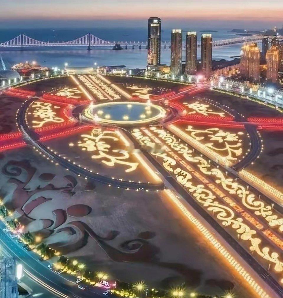 中国面积最大的十大广场：第十名：上海人民广场——14万平方米第九名：宁波天一广场
