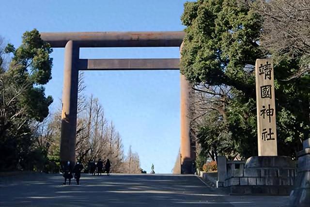 日本人还没急，自己人先跪了。外交部管靖国神社叫“战犯神社”。日本首相高市早苗往