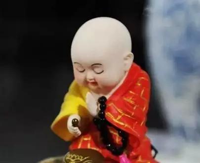 我突然想起一件事来，就是我小时候，邻居家有个小男孩，他每次上厕所大便完之后，擦完