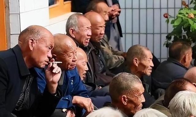 中国可能将迎来人口死亡高峰，2022年死亡人数来到1041万，2023年为111