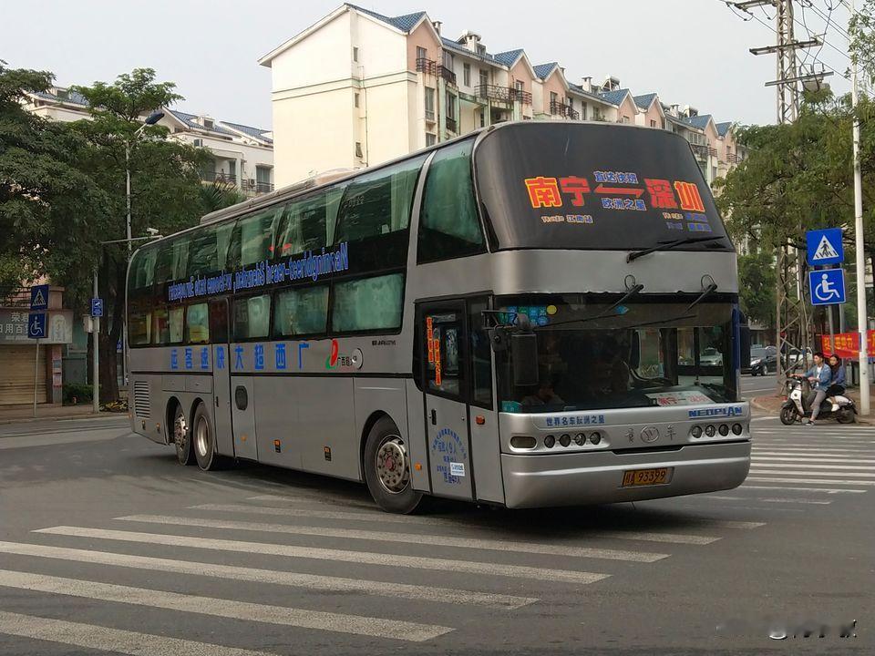 南宁广西广东广西南宁曾经开往广东珠三角的省际长途客车（二）图片素材来源于