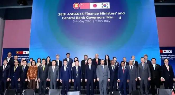 13国统一战线后！中国又拉到一个帮手，中欧联手宣布一件大事。5月4号，