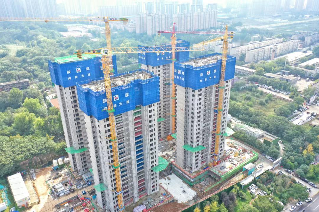 近日，由陕建工程九部承建的西安东三爻小区南区DK2项目13、14、15、16楼