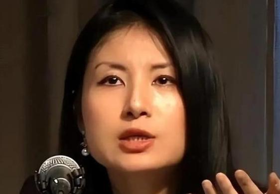 2018年，美国华裔女记者恶意抹黑中国，却在不久后，美国拔掉了她母亲的呼吸机。谁