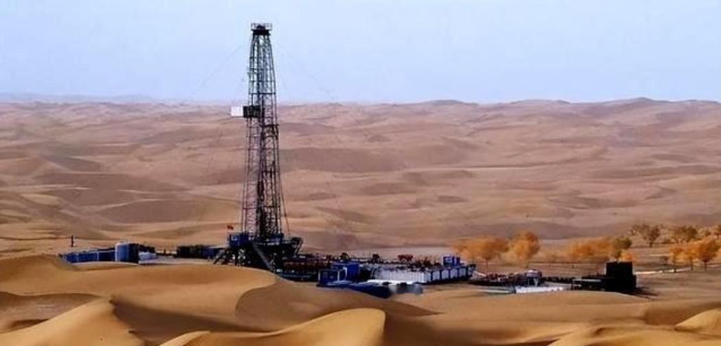 沙漠下面几乎全是石油，我国缺油年年大量进口，那为啥不开采呢？就拿塔克拉玛干沙漠来