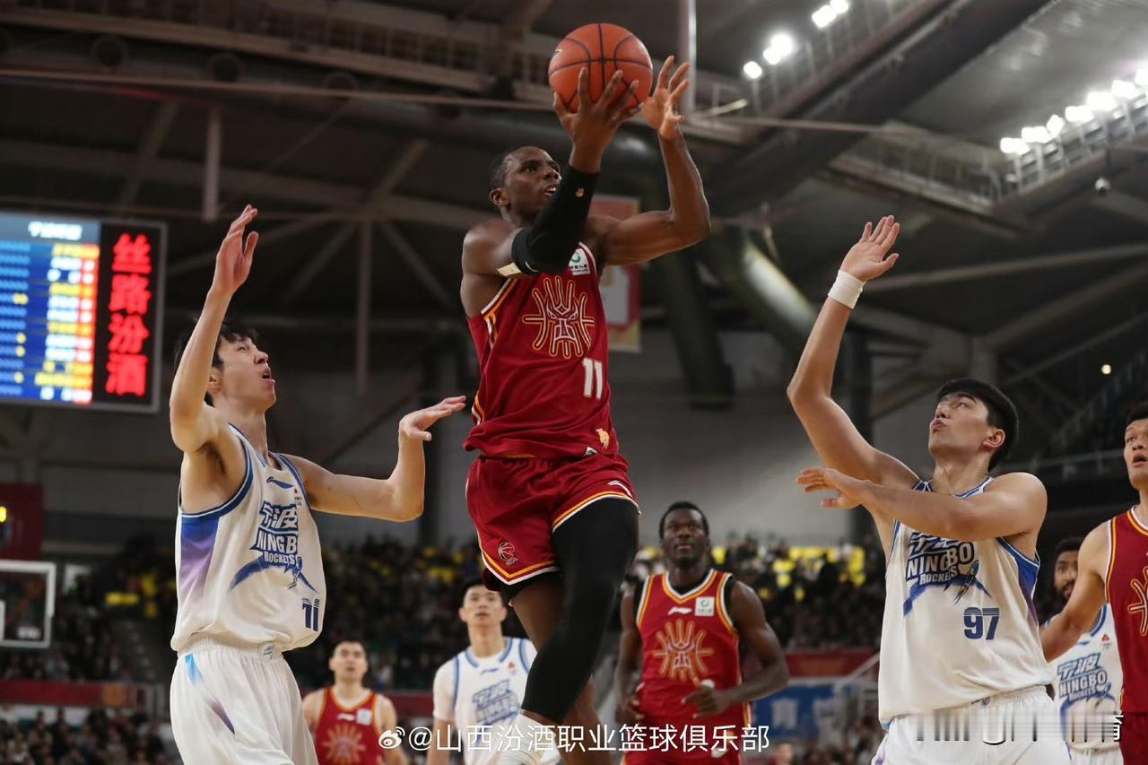 山西男篮在主场艰难地拿下了宁波，取得本赛季首胜。为什么说艰难呢？因为山西男篮本场