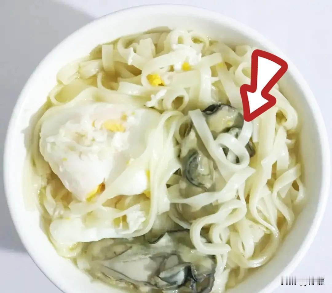 不得不服，现在连一碗普普通通的挂面，都藏着你看不到的“科技”。晚上煮面，就是那