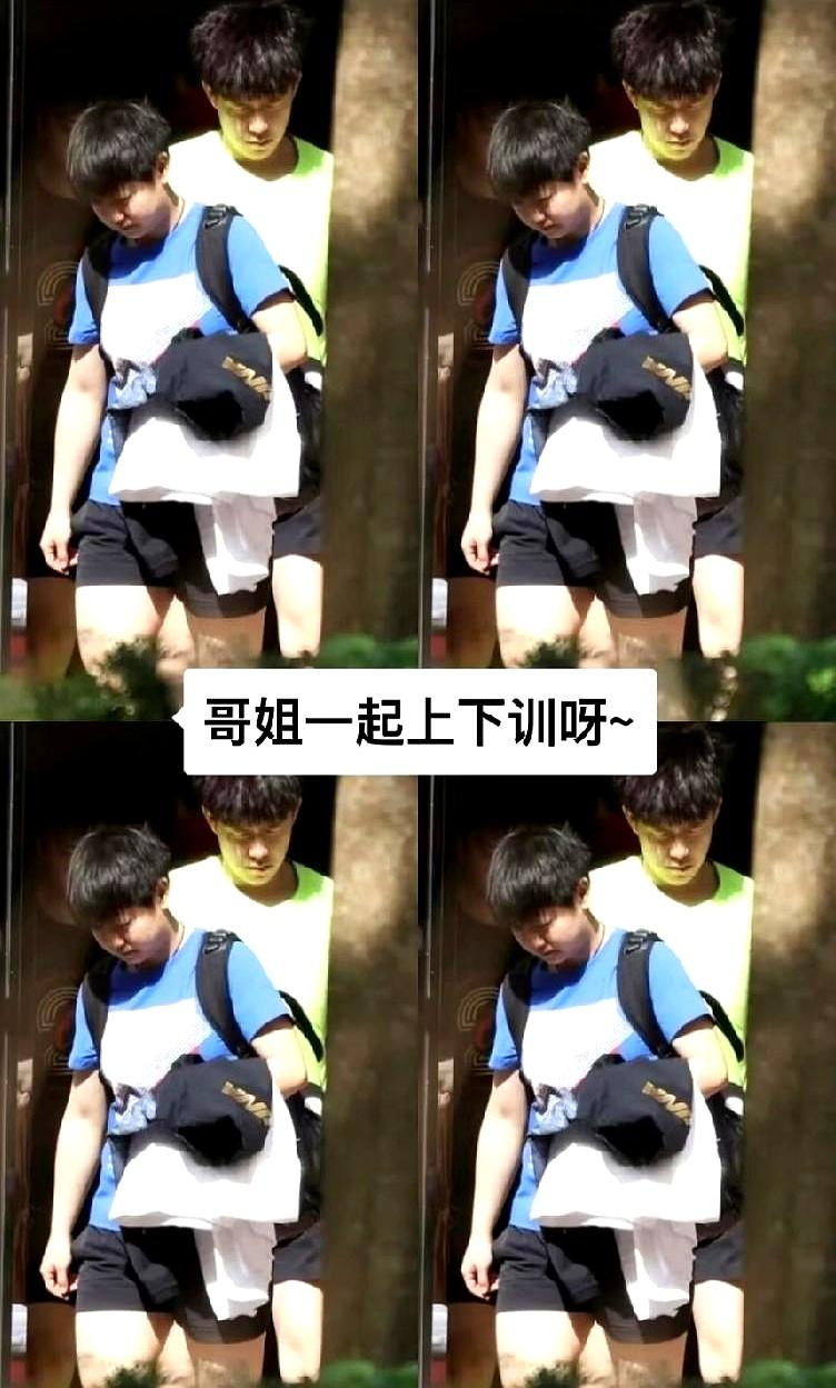 训练馆门一开，两个人并肩出来，汗还在滴，嘴里还在对点复盘——这才叫搭档。为备战