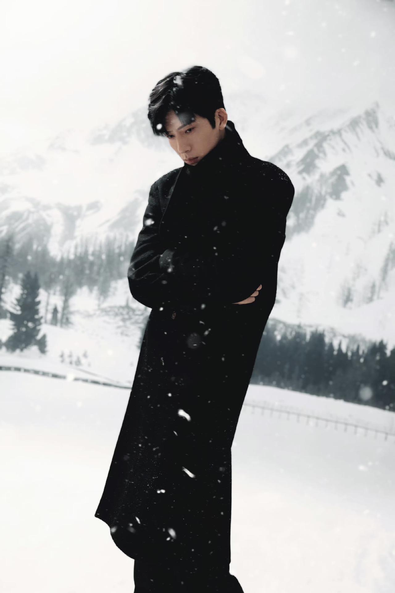 井柏然冰城雪景大片，审美在线的营业质感井柏然这一组冰城雪景写真，氛围感恰到