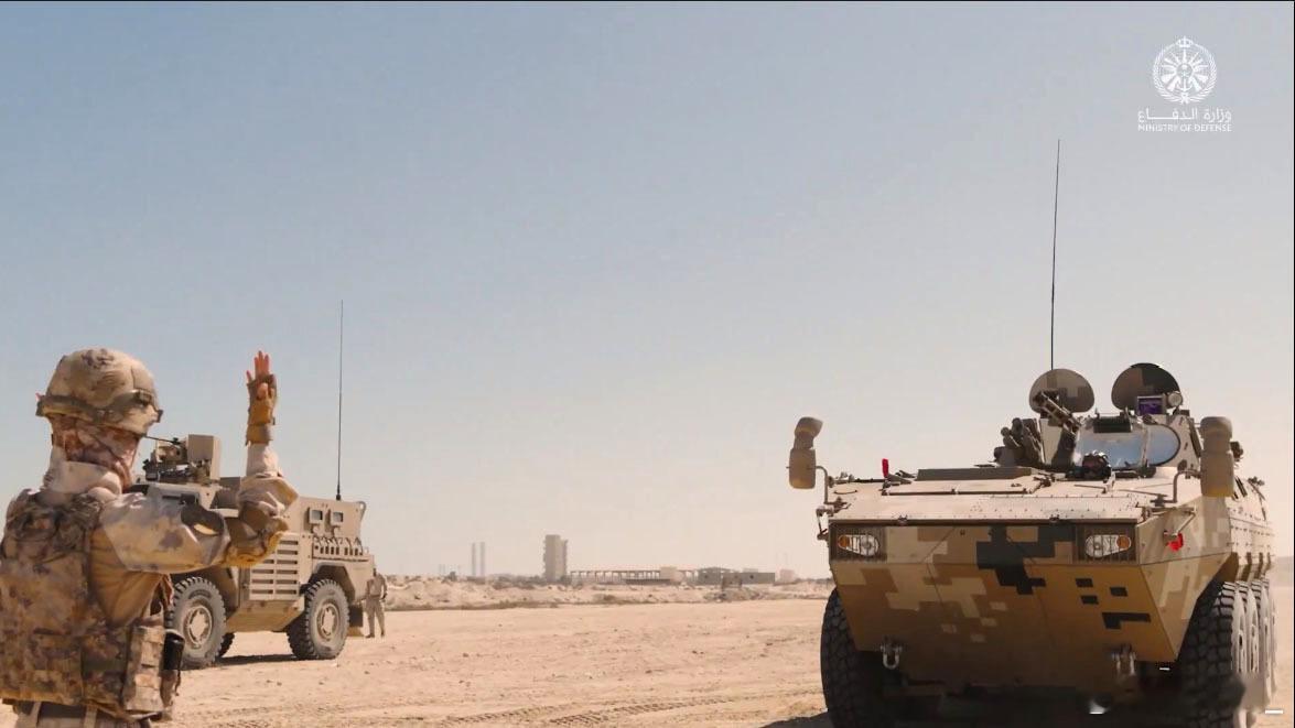 参加中沙海军联训的车辆,中方是驻吉布提保障基地的八轮步战;沙方是阿联酋NIMR公