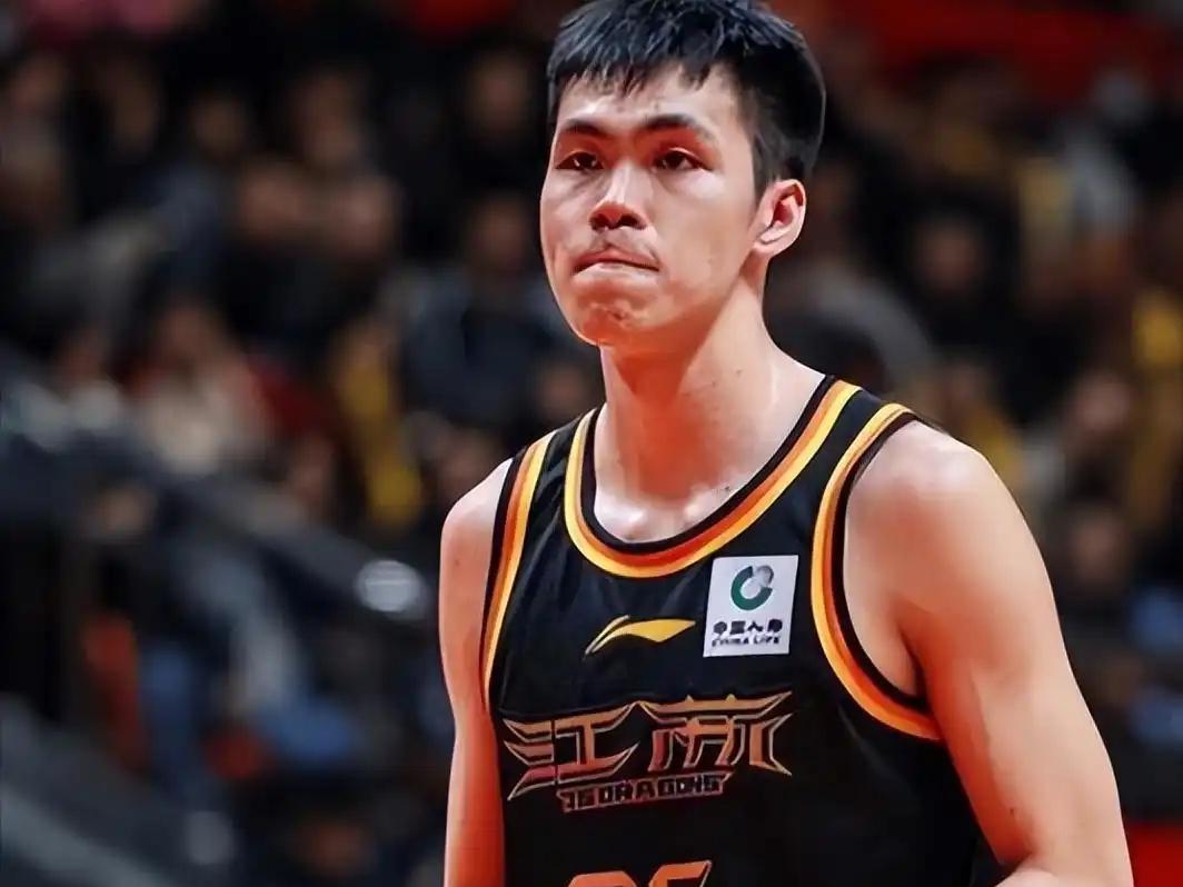 庞峥麟：前面的路越难走越成功！江苏肯帝亚主场落后福建20多分，末节在庞峥麟的