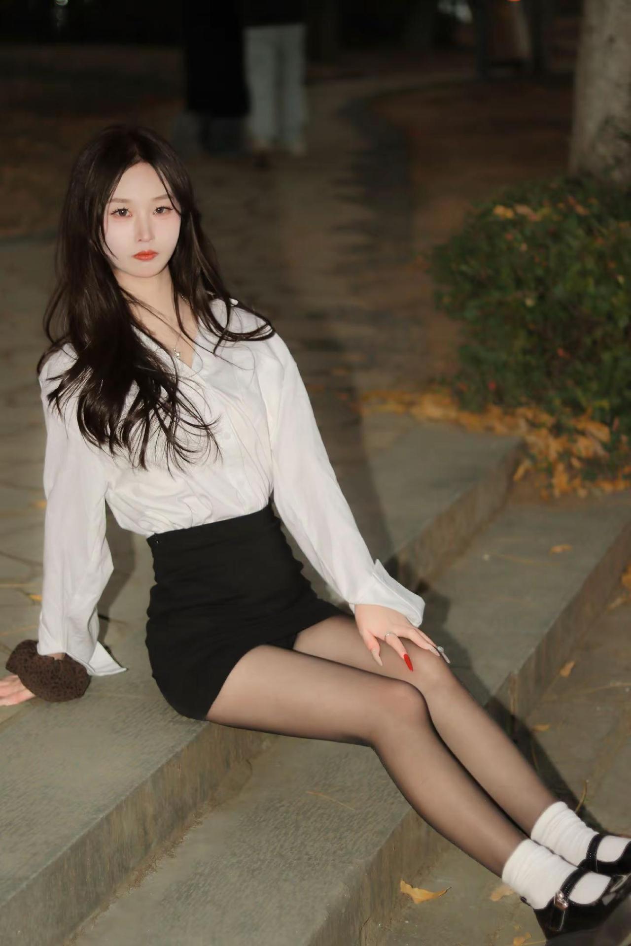 黑白配。摄影街拍黑丝性感