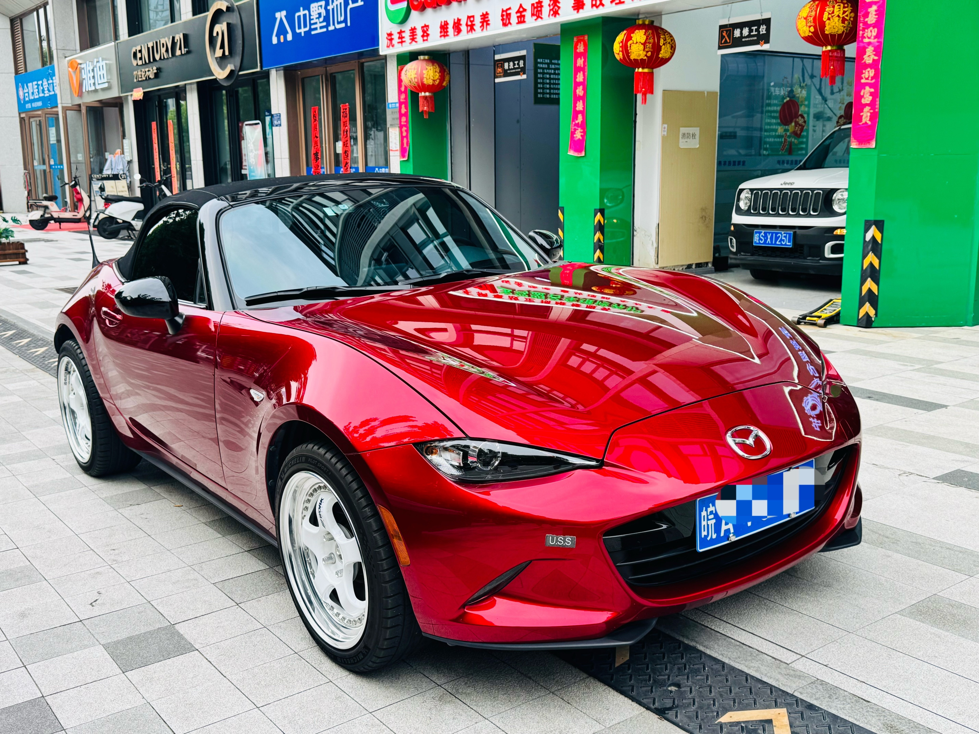 马自达MX-5！一款极其性感的小跑车…….水晶魂动红，六档手自一体变速箱+2.0