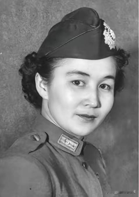 1955上海行刑大会：老妈子模样的死刑犯，竟是潜伏美女间谍，恶行令人发指1