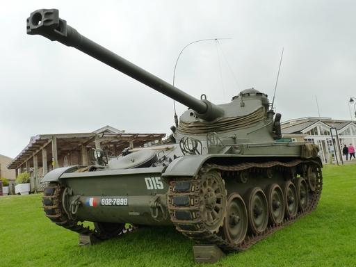 重型坦克比拼装甲厚度，T34靠数量取胜，这款法国AMX-13，赌的却是一套全新设