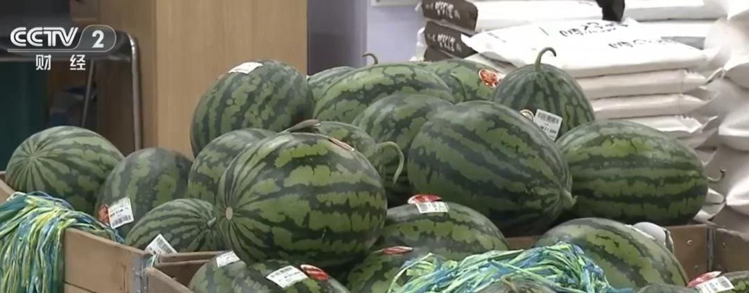 韩国西瓜白菜价格涨得离谱韩国最近热得不得了，农产品价格也