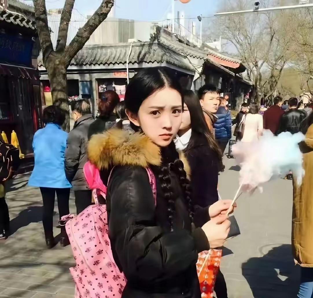 田曦薇[玫瑰]，一个号称“大胃王”的资深美少女，却“脸颊肉”消失、越来越