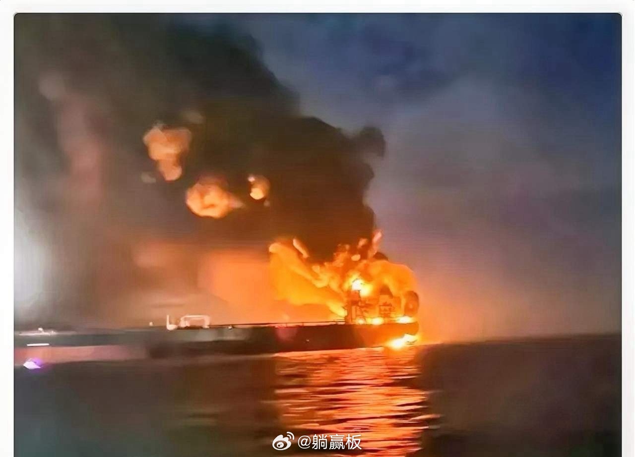 太突然！全世界都不敢相信，土耳其的油轮竟然被袭击了，但奇怪的是地点并不在霍尔木兹