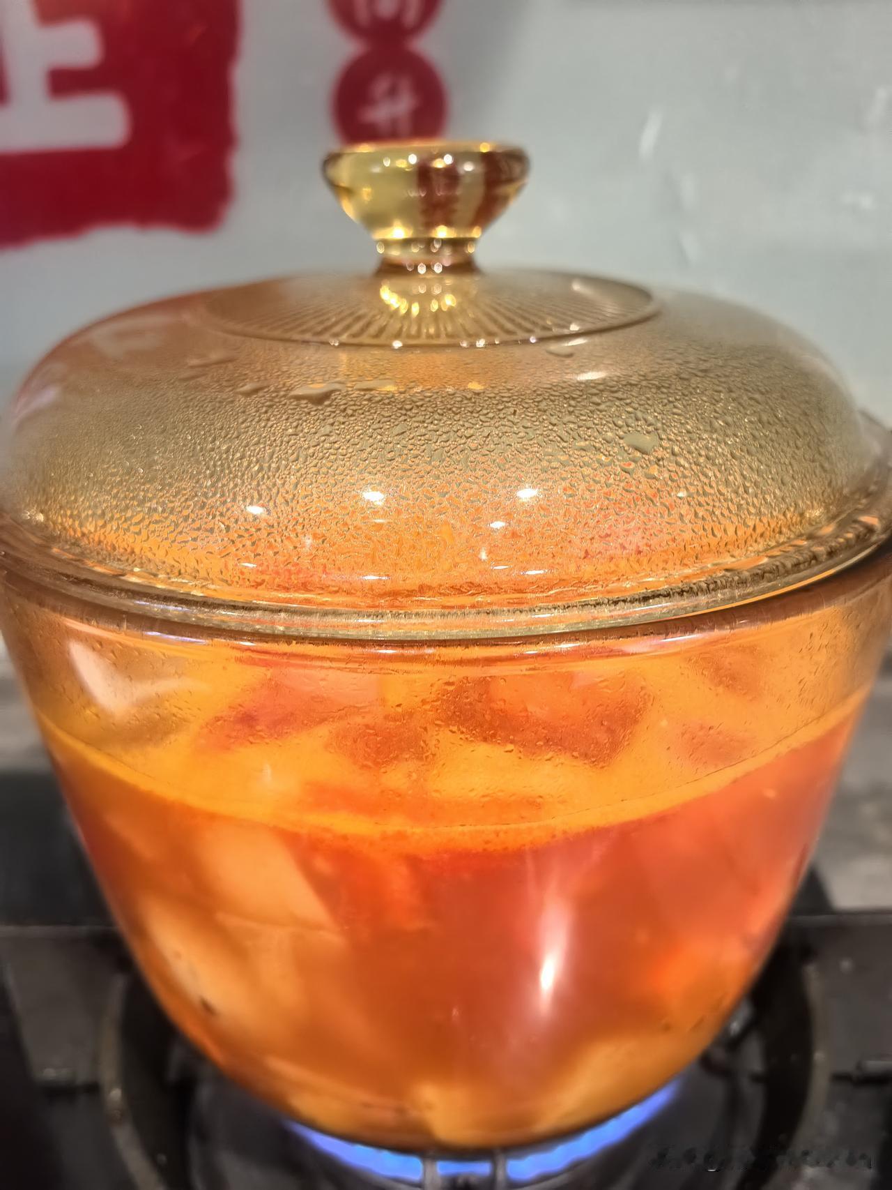 老伴一早买回来大头虾，个头不小，盐水虾做法烧好，自然冷却后用糟卤糟好，放冰箱冷藏