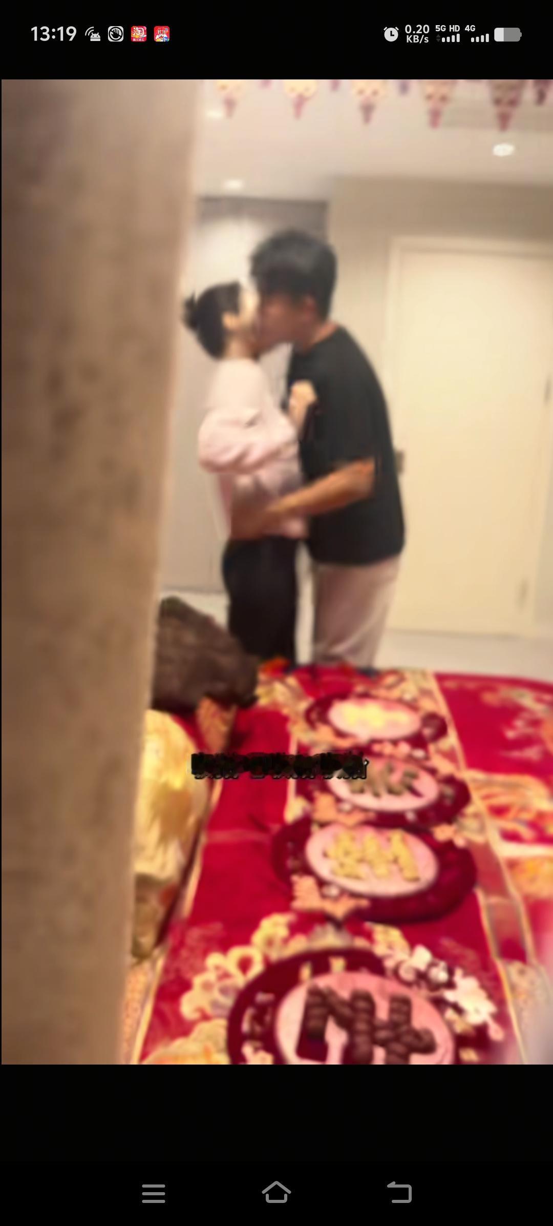 王正正和解清帅洞房花烛夜，被弟弟和妹妹及侄子侄女闹洞房，这才是老一辈传下来的习俗
