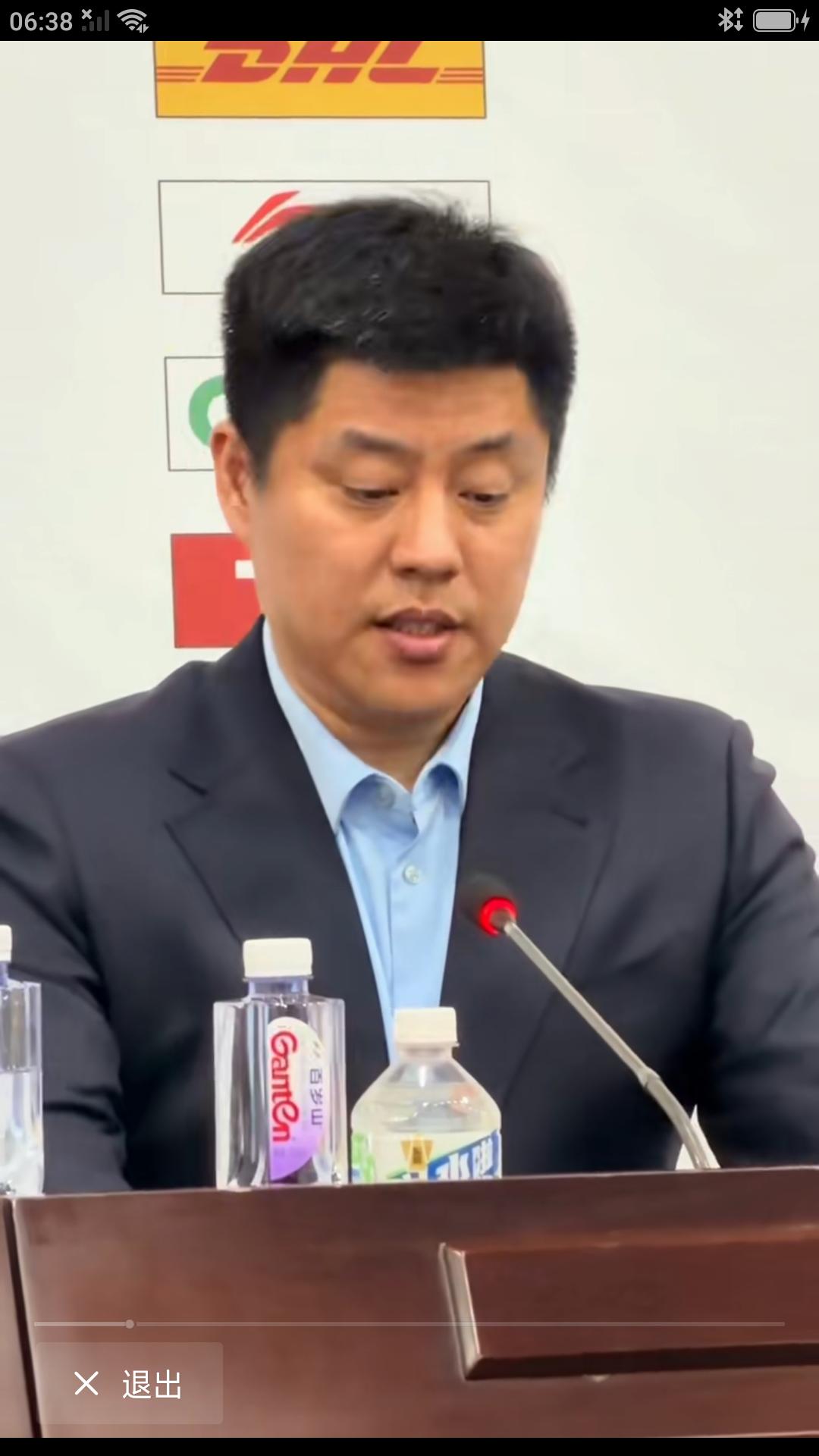 【山西队主场惨败给上海队，赛后主教练潘江面无表情直指输球原因。】潘江说:这是一场