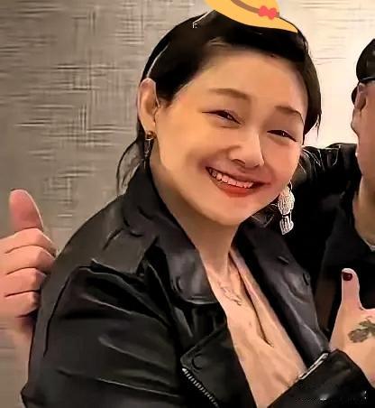 最近刷到有人拿大S的旧照瞎说，说她“脸肿是出事预兆”，甚至扯什么“人生谢幕”，这