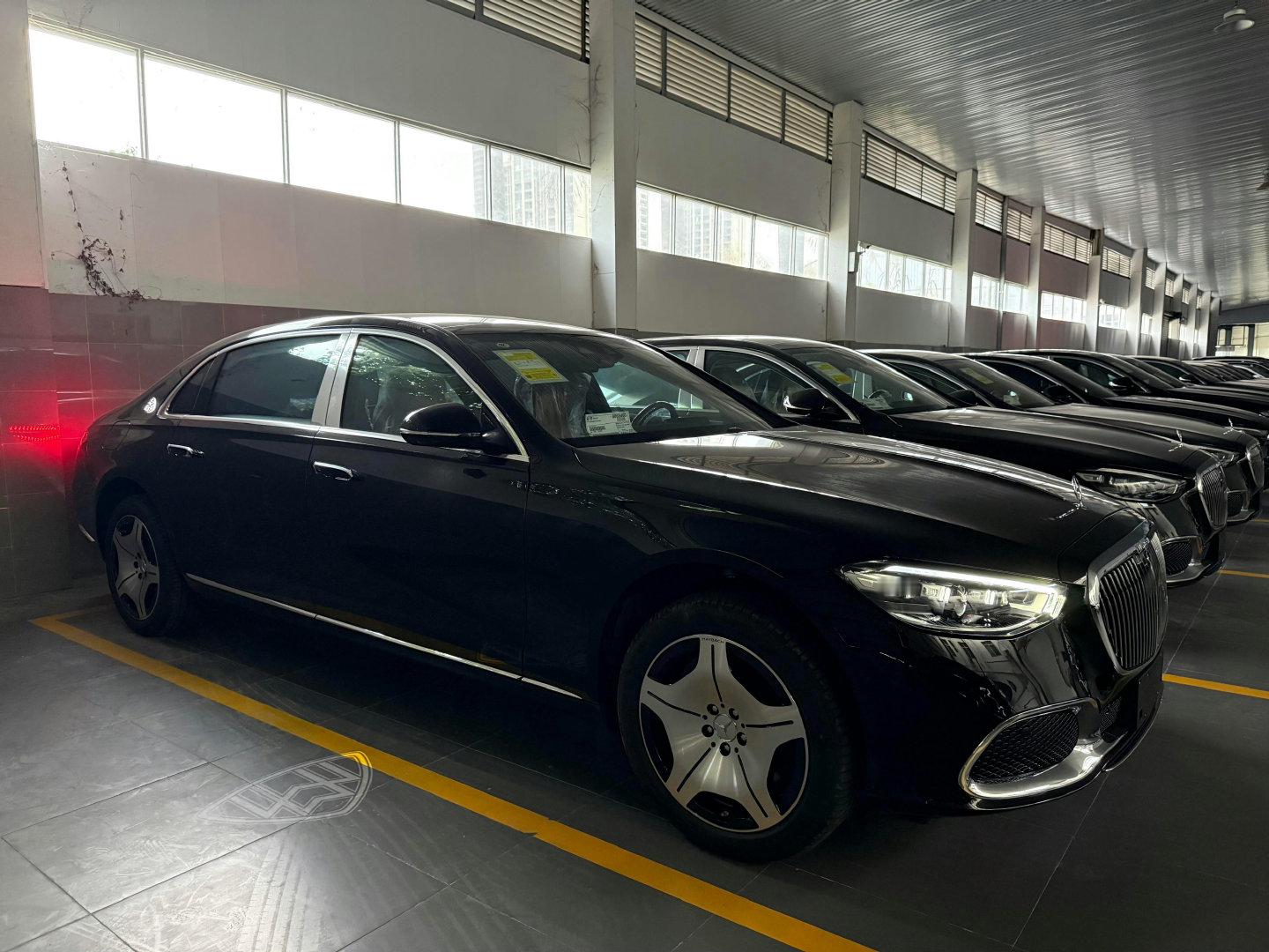 出一台全球最便宜的迈巴赫S480全款现金优惠30万裸车仅需116.8万黑外棕内，只此一台义薄云天的好