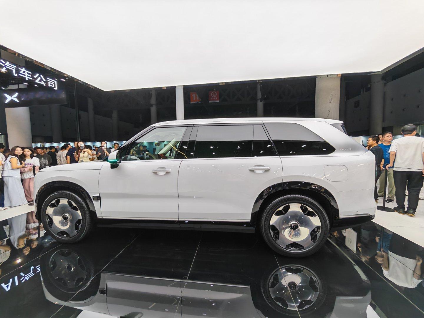 感觉这应该是成都车展最重磅的新车型了2025年成都车展极氪9X座舱满级豪华突破想