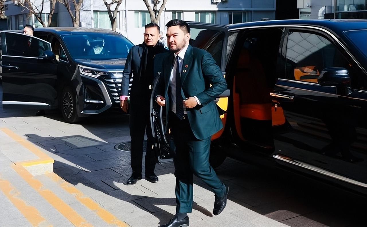 12月1日，马来西亚雪兰莪州王储阿米尔·沙阿和王储妃阿芙扎·法蒂妮访问了北京师范