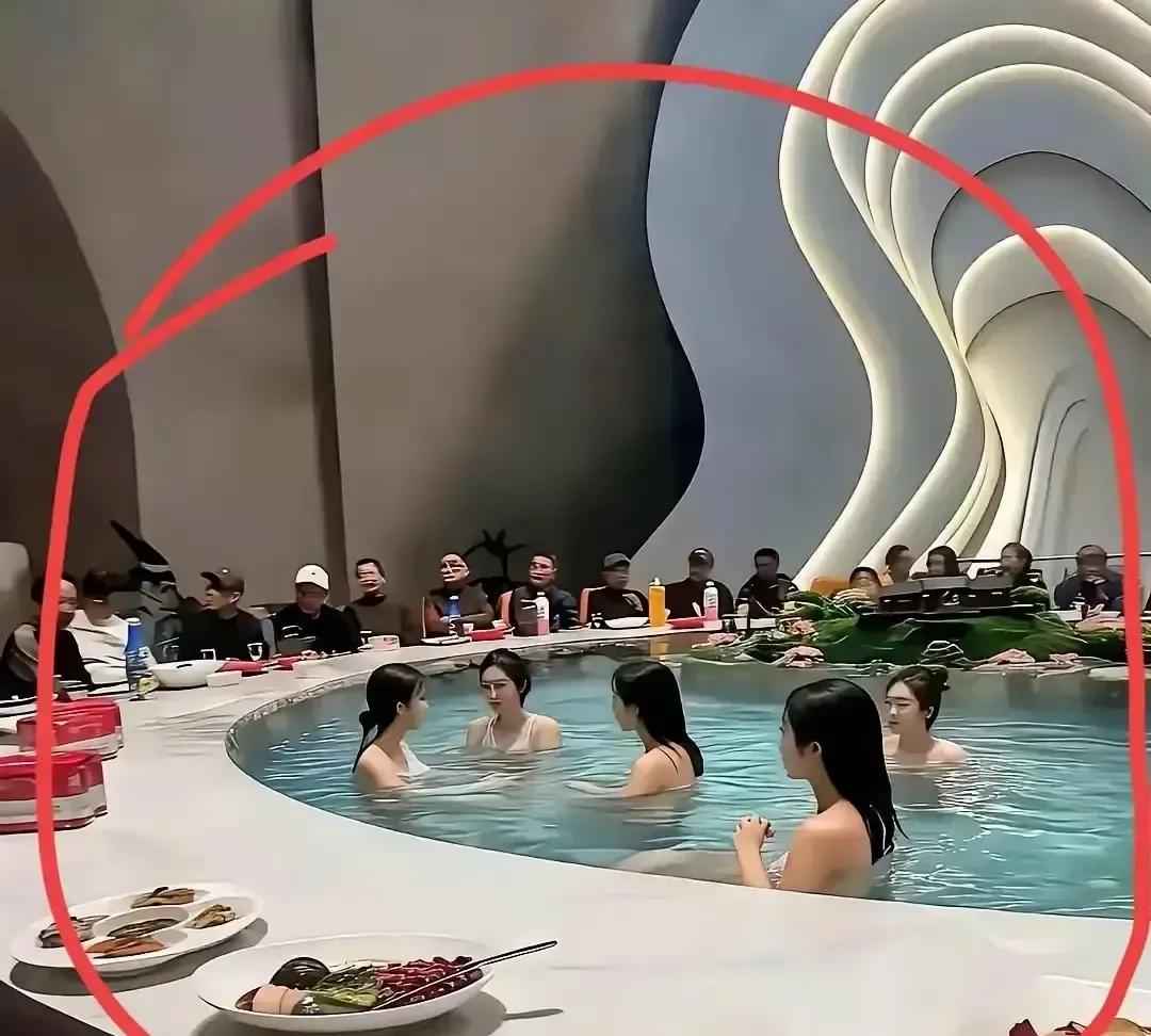 刷到一条总结帖，把这几年网上流传的“大佬挑美女—送资源—领证—雪藏—换新人”套了