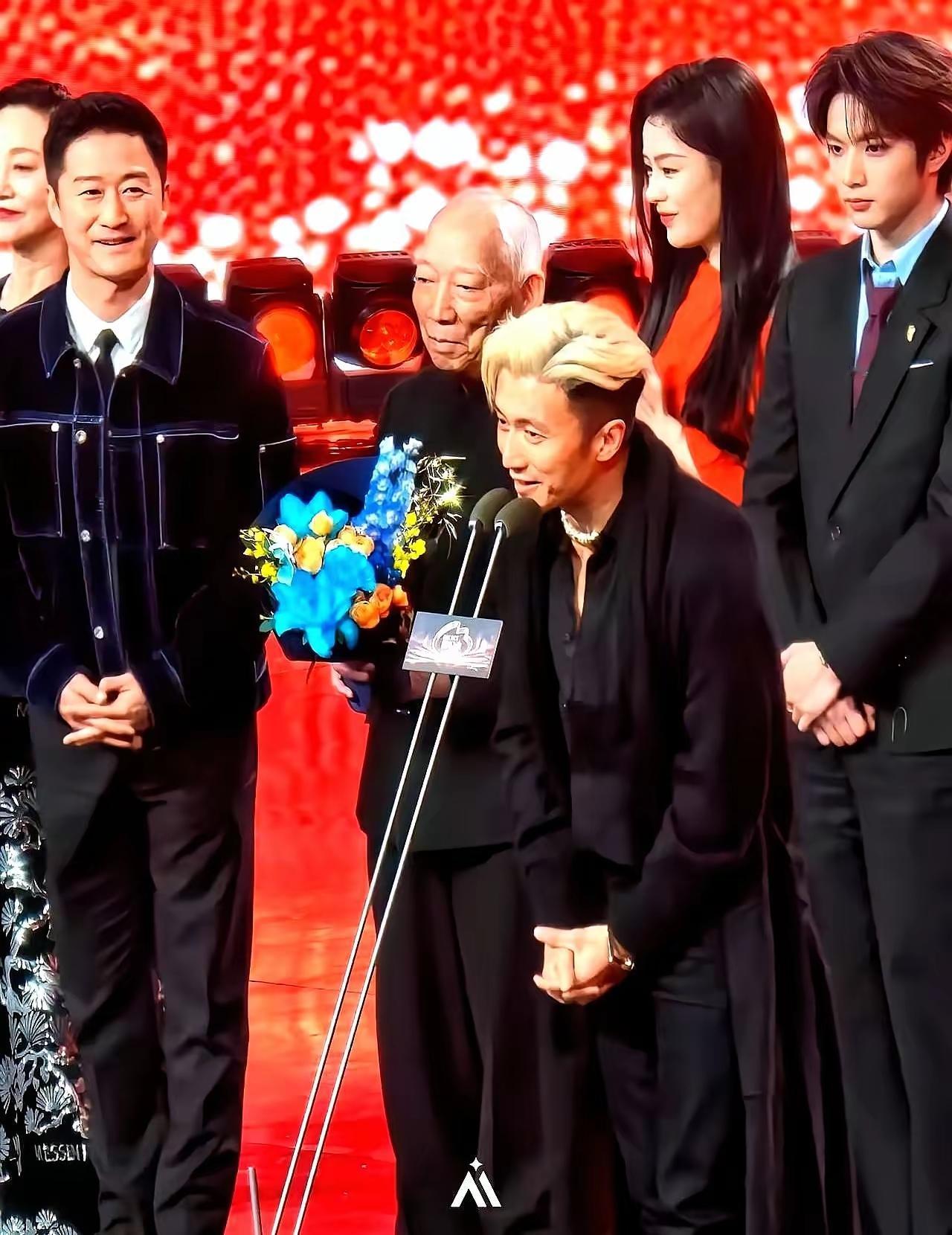 谢霆锋这张脸，是真把“老天爷赏饭吃”刻在了骨头上。官方174.5厘米的身高