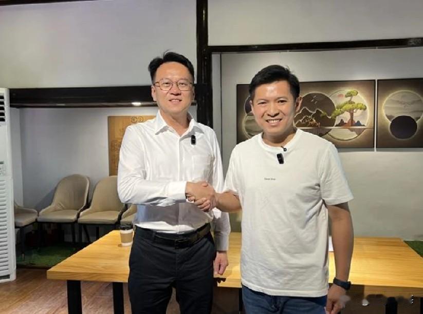 被蓝营“考纪会”决议撤销党籍后，蓝营何志勇被指拿绿营资助。由于此前蓝营已经确认将