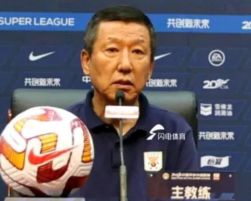 “很久不看中超了，但是看了这个新闻很震惊啊，他以前不是挺受国内球迷推崇的吗？怎么