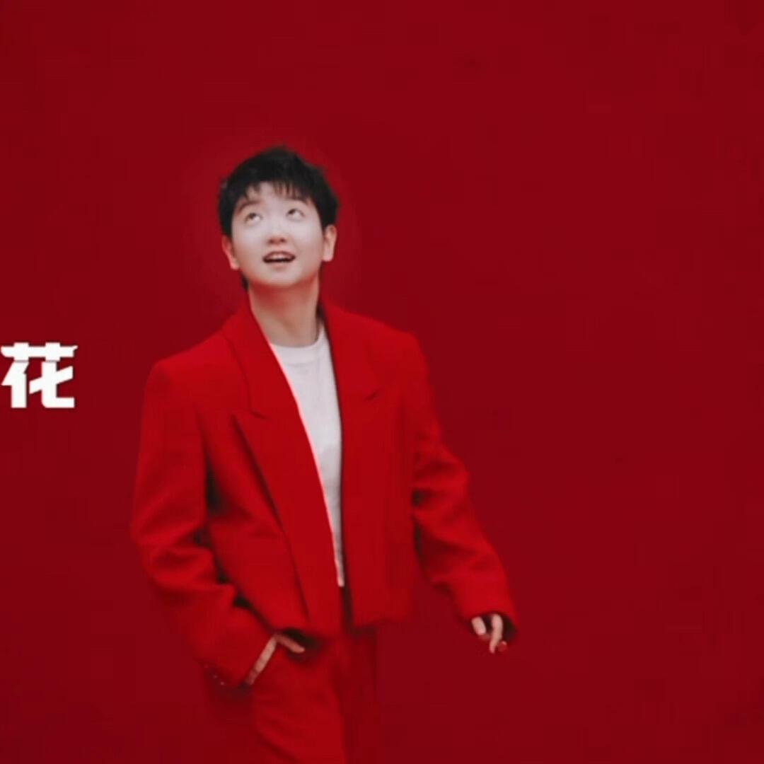 红色小莎不必多好，快乐健康就是第一位，亚洲杯结束，小孩子又马不停蹄参加活动，莎妹