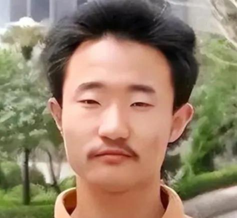 2004年，山东的王端鹏高考拿到了749分的好成绩。当时，这个分数轰动全国。谁知