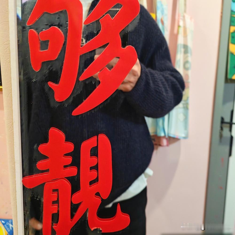 肖战这季节限定营业算是把流量密码焊死了是吧？堆个戴墨镜的小雪人三分钟，热搜词