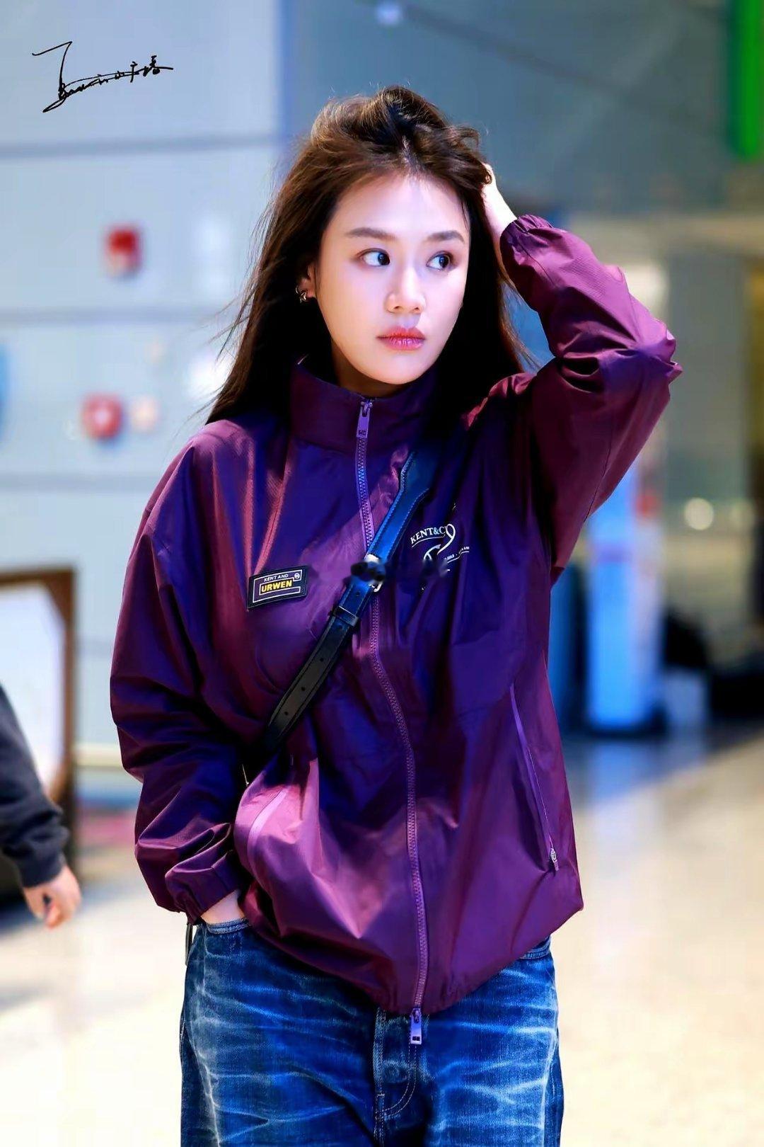 马思纯在《花少7》里简直是团队“定心丸”，主动当情绪调解员化解成员摩擦，还默默帮