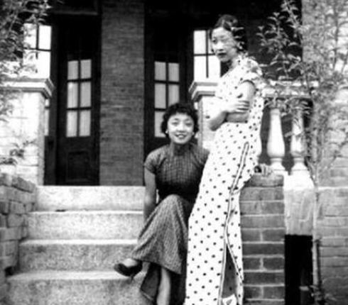 1928年冬，上海。钱大钧坐在病榻前，握着妻子欧阳藻丽的手。谁知被下三次病危通知