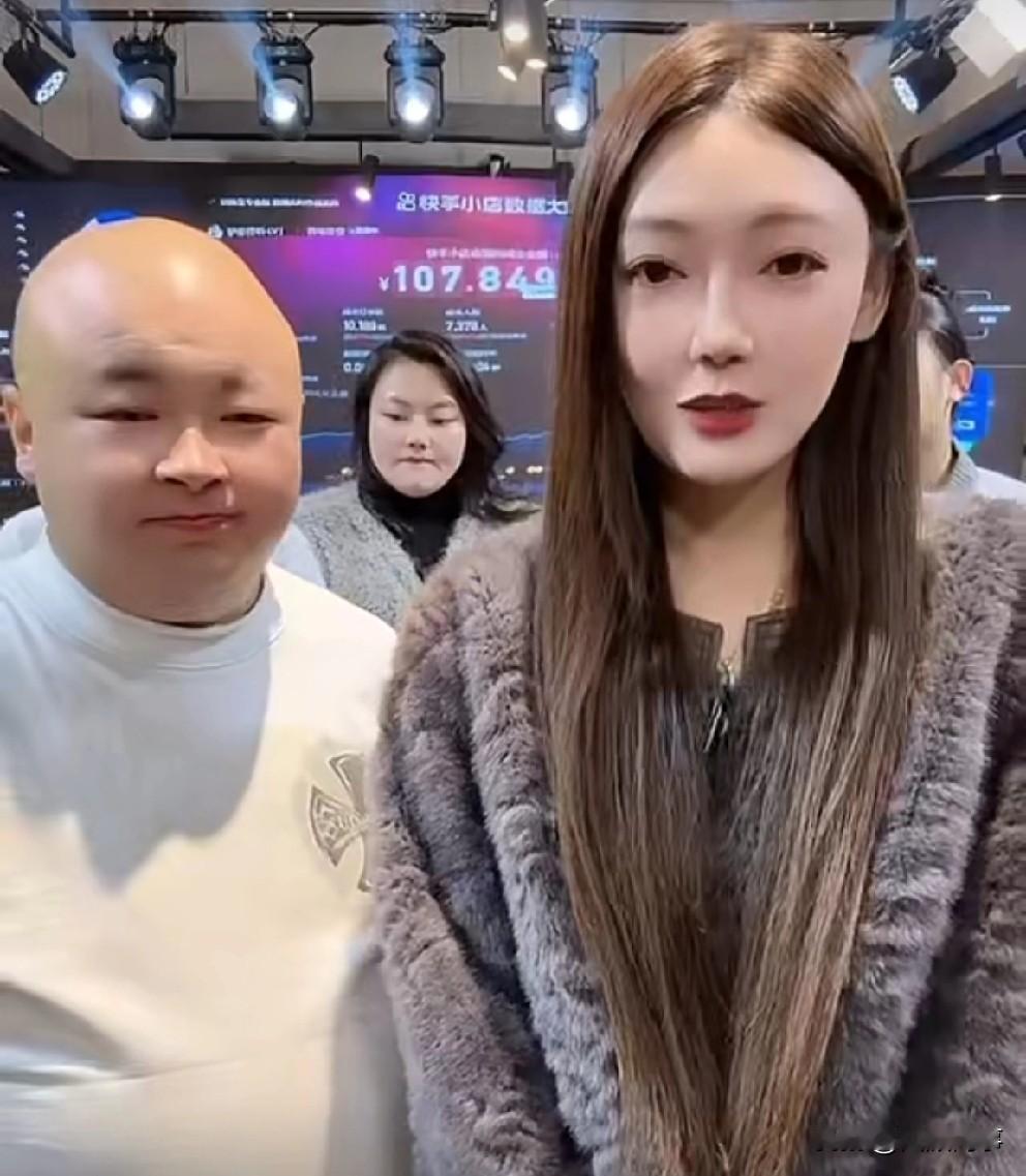 佳希表白改口喊老公，老狗兴高采烈！今晚老狗给佳希张罗一场卖