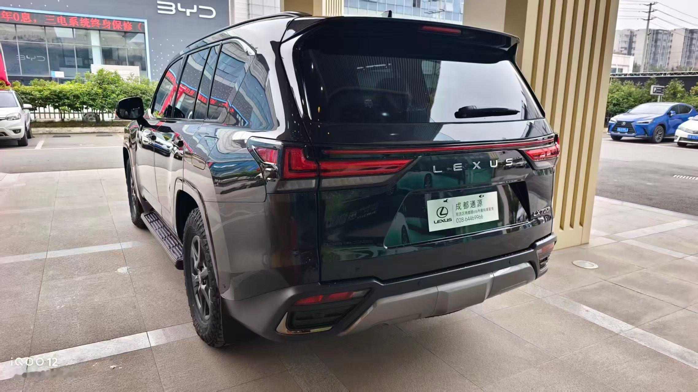 老柴，你还卖雷克萨斯？是的，这是帮一位老客户，好大哥，买的中规雷克萨斯LX700