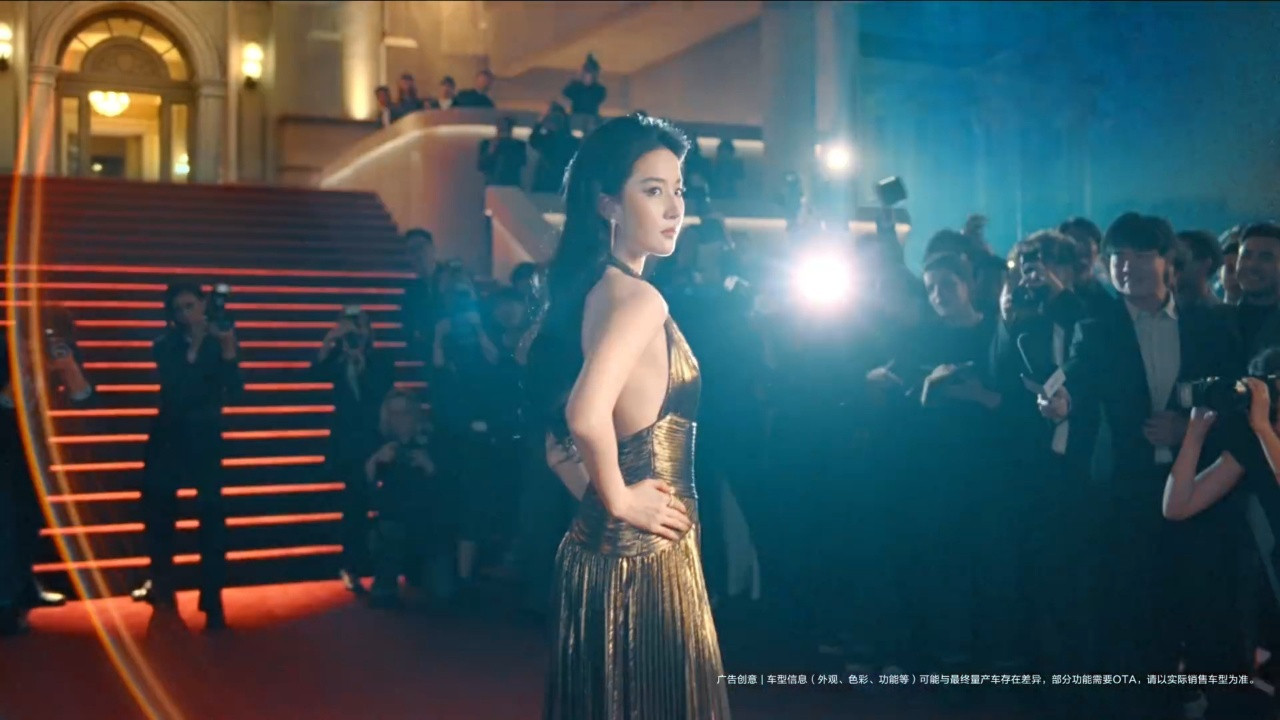 刘亦菲刘亦菲金色鎏金裙刘亦菲挂脖鎏金裙刘亦菲鎏金裙好富贵啊~~老婆！