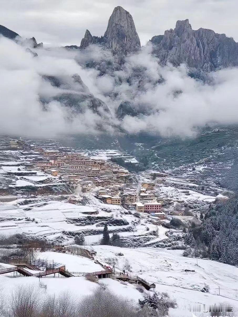 ❄甘南雪落，扎尕那藏起半座仙境~🌟来扎尕那，赴一场雪山之约~