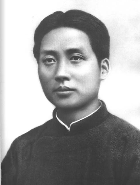 1927年，湖南湘乡的乡绅谭润区匆匆赶到朋友陈绍纯的家里，进门见到老友就是一顿劈