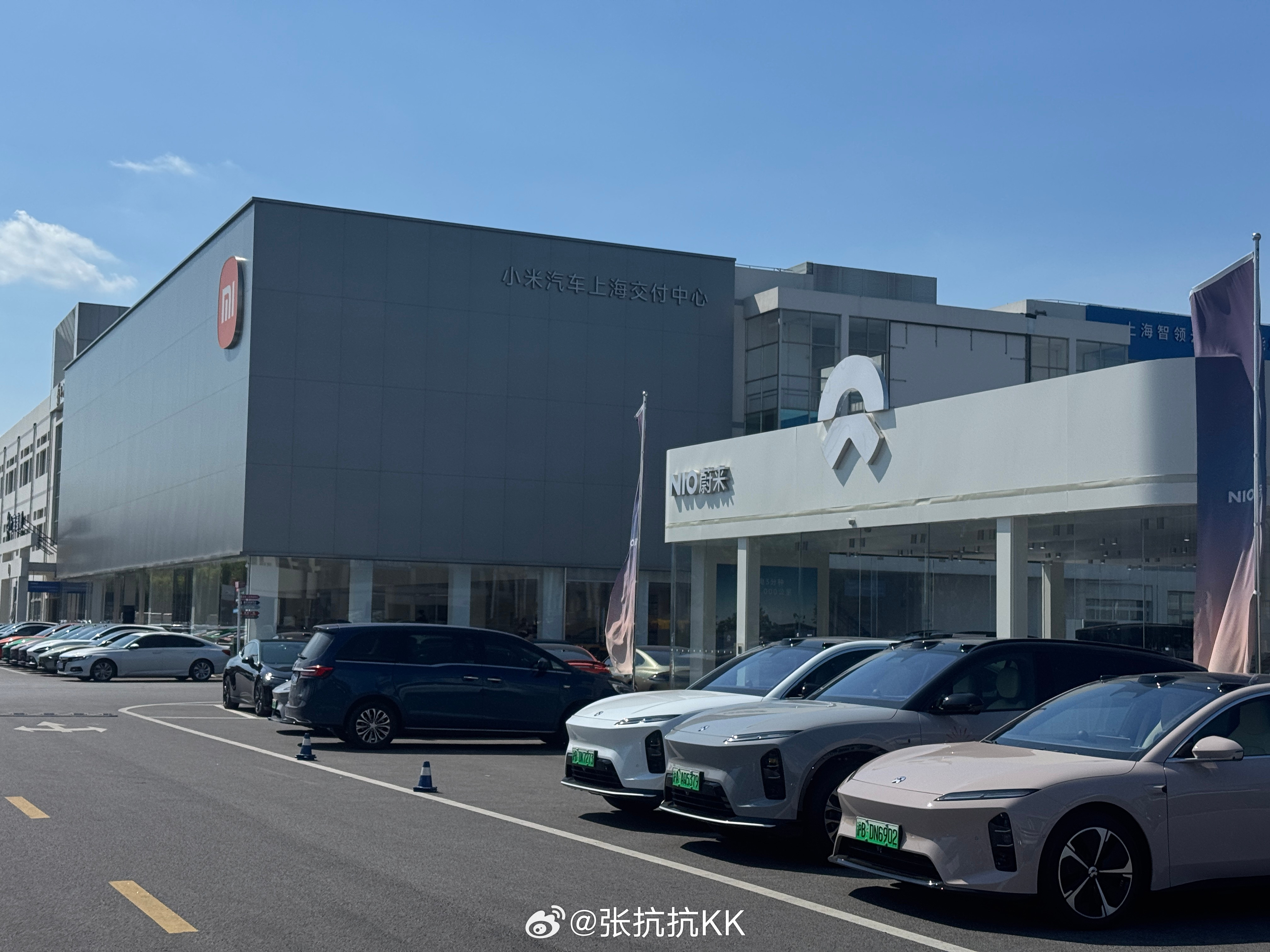 蔚来的狼性，远处是小米交付中心蔚来​​​