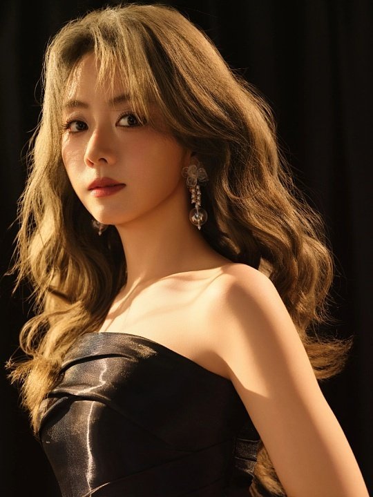 谭松韵周雨彤合唱女孩女孩谭松韵与周雨彤在活力之夜合唱《女孩，女孩！》的舞台，堪称