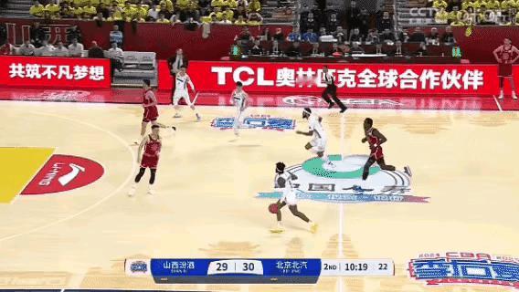 现在曾凡博是啥都有！扣篮！三分！封盖！[鼓掌][鼓掌][鼓掌][赞][赞][赞]